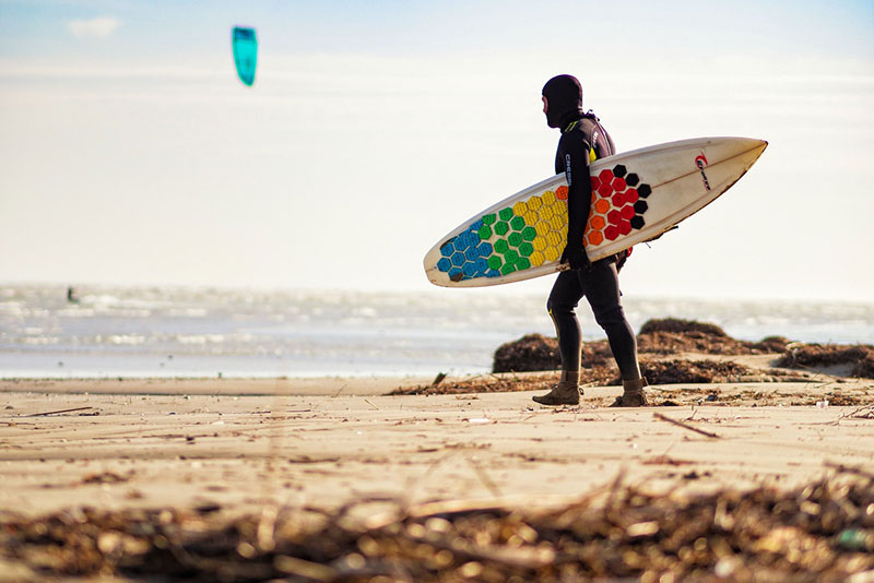 surfeur sur la plage